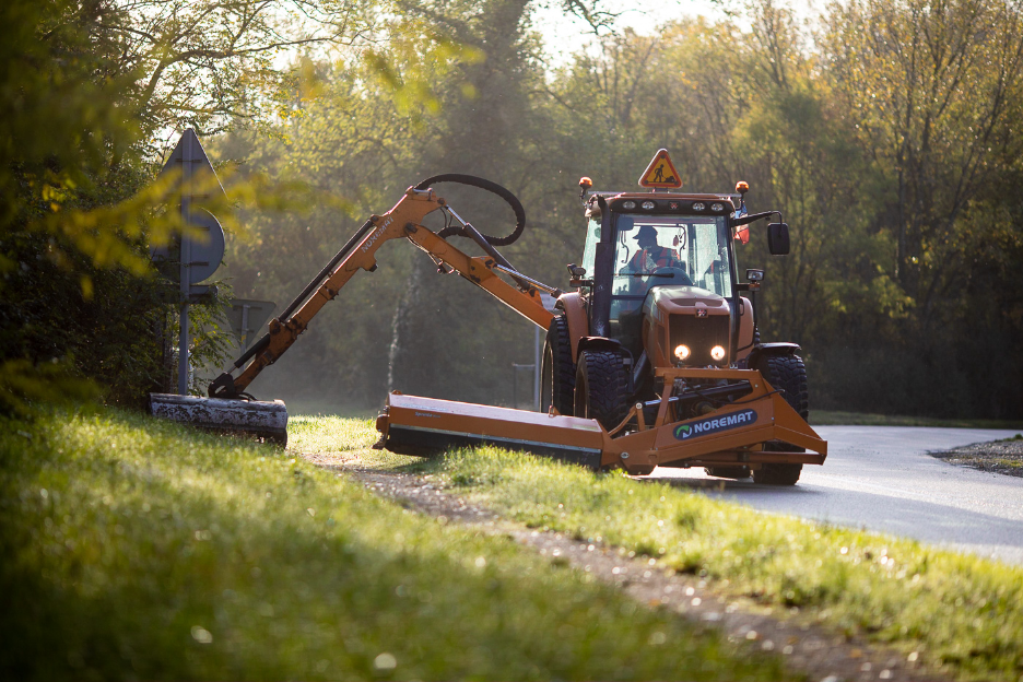 Barbolat Environnement est spécialisé dans l’entretien des accotements routiers et du paysage.