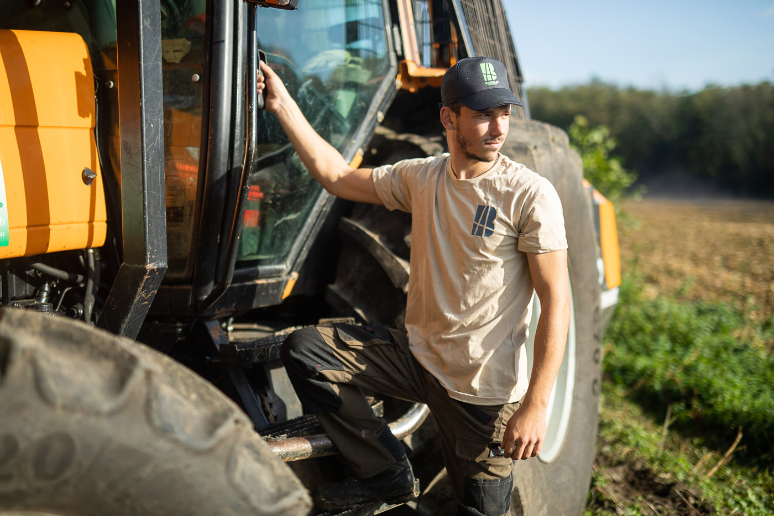 Barbolat environnement ce sont des paysagistes qualifiés et de professionnels du matériel agricole